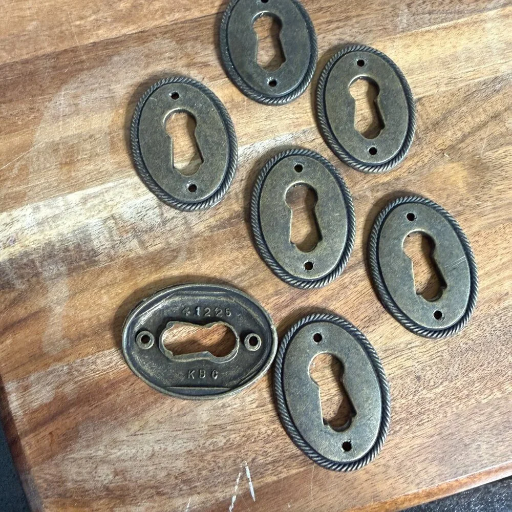 7 Antique - Brass Skelton Key Cover Plates Escutcheon Keyholes - KBC 41225